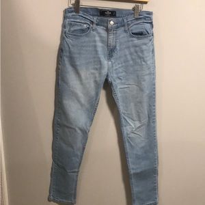 Hollister’s Men’s Taper Jeans